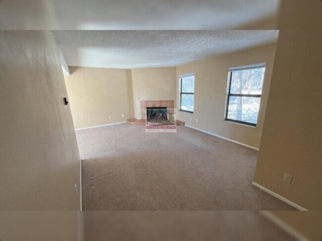 Building Photo - Duplex unit available in Black Forest