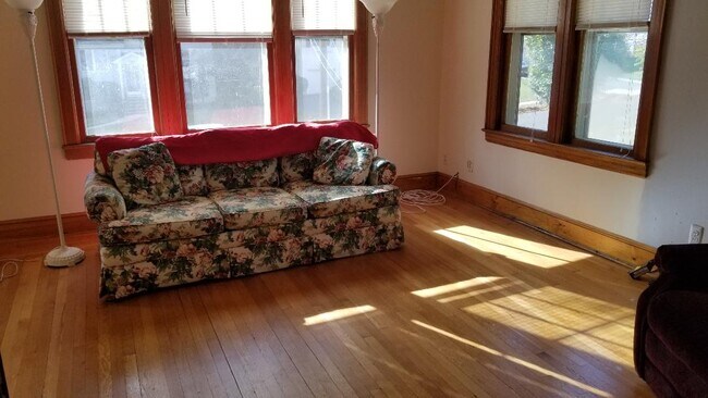 Foto del edificio - 377 Cedar Ave