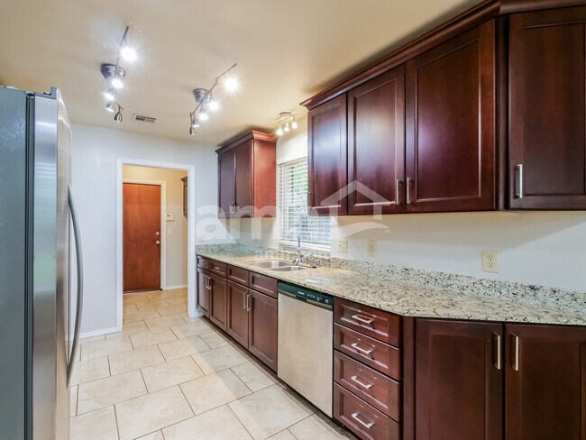 Foto del edificio - 17316 Sun River Ct