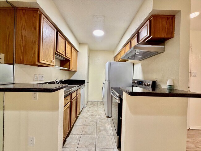 Foto del edificio - 2120 Wilcrest Dr
