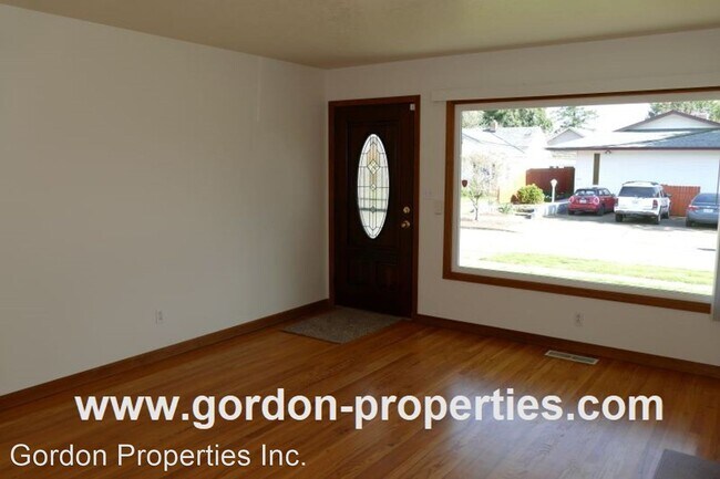 Building Photo - 8 br, 3 bath House - 1131 NE 72nd Ave