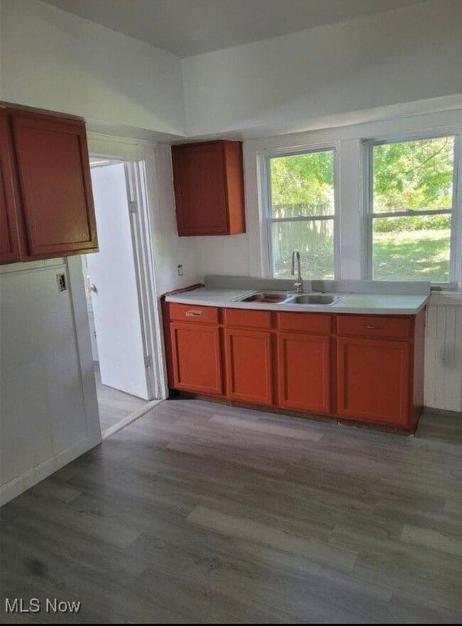 Building Photo - 709 E 126th St