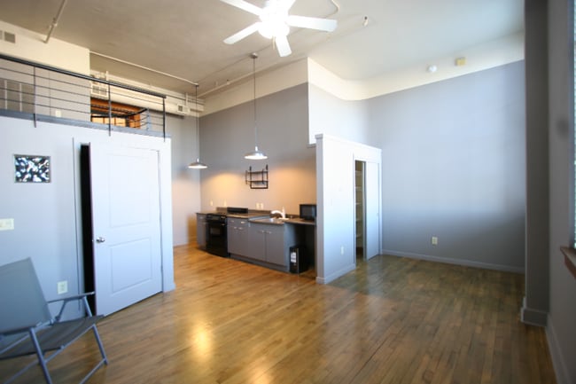 Foto del edificio - 100 Broadway Blvd NE