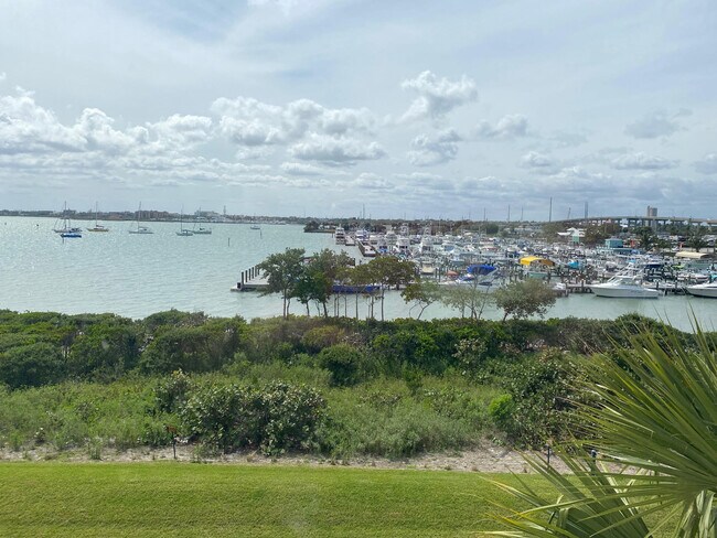 Foto del edificio - 32 Harbour Isle Dr W