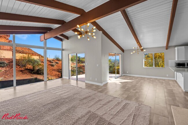 Building Photo - Updated 4 Bedroom Home in the Heart of St. George!