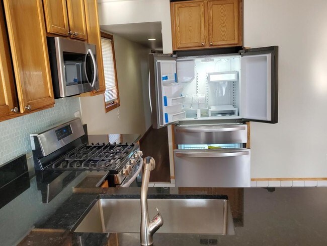 Building Photo - 2434 West Polk unit 3
