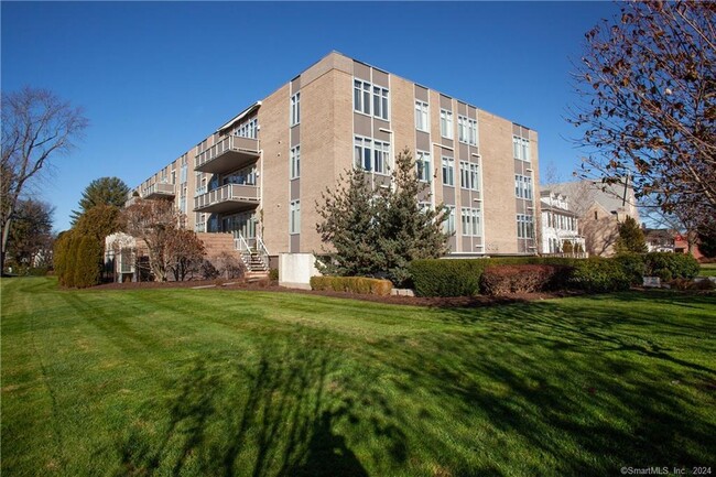 Building Photo - 1028 Farmington Ave