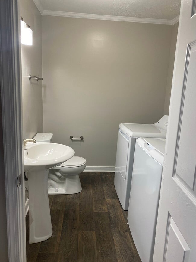 Building Photo - Beautifully Renovated 3 Bedroom!
