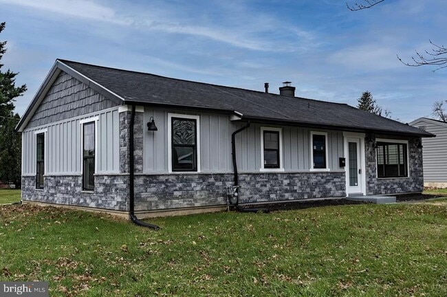 Building Photo - 259 Pinecrest Dr