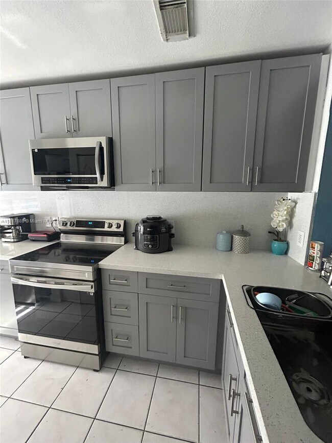 Foto del edificio - 8310 NW 10th St