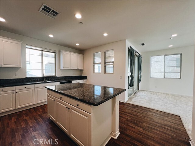 Foto del edificio - 7554 Botany St