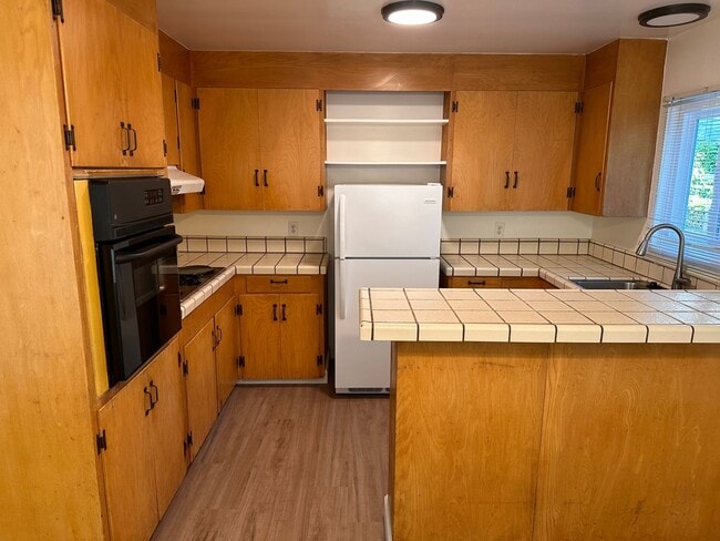 Building Photo - pine764