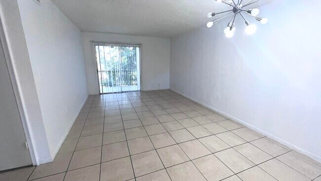 Foto del edificio - 6080 Forest Hill Blvd