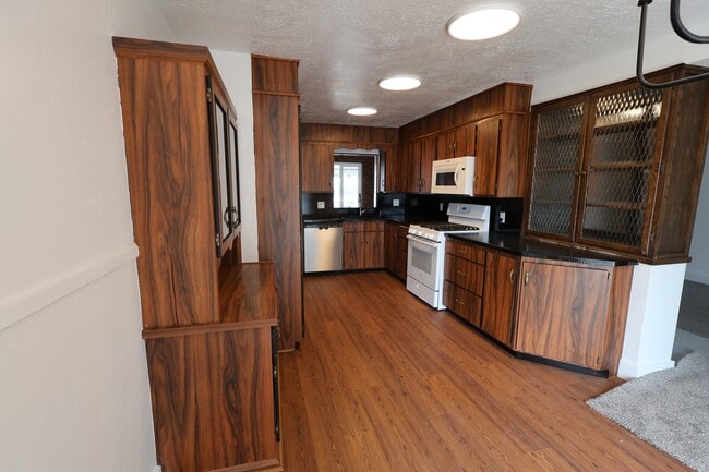 Building Photo - 380 E 700 S