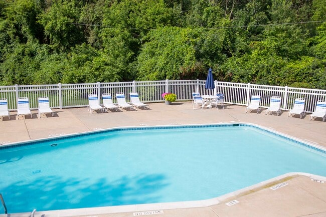 Swimming Pool with Sundeck - Novi Ridge