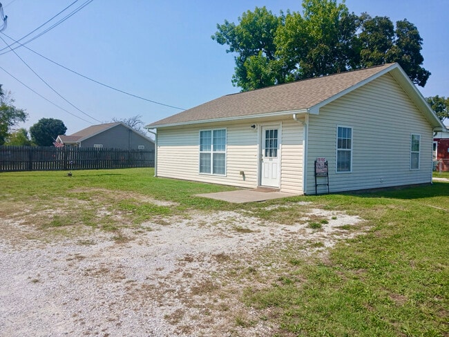 Building Photo - 822 Katherine Ave