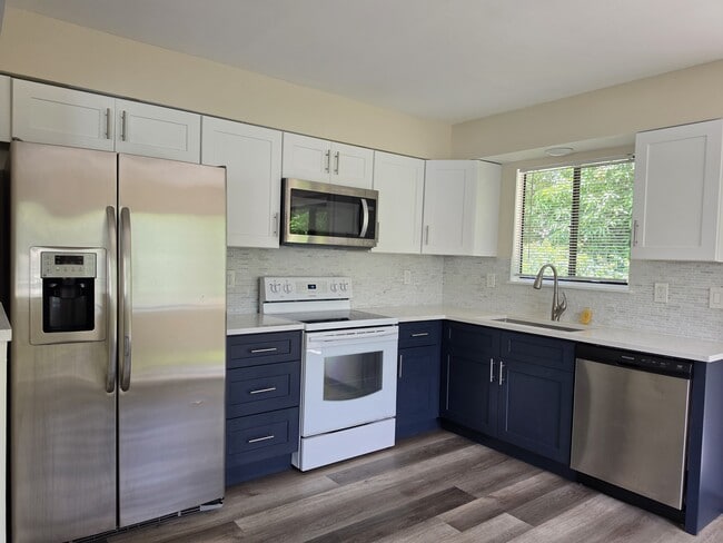Building Photo - 2455 Thomasson Dr