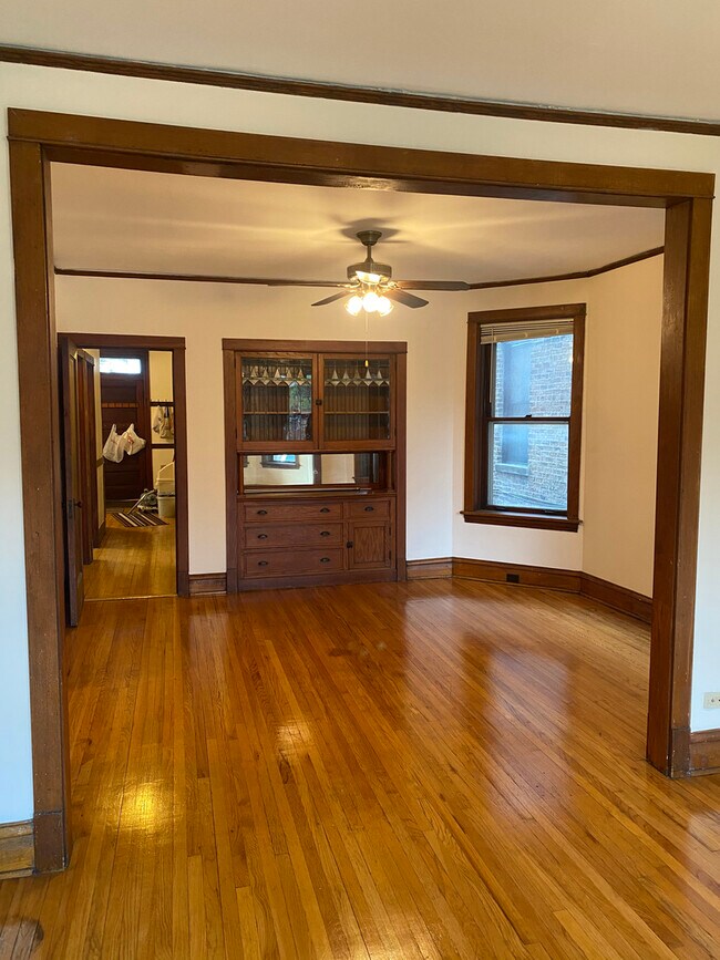 Building Photo - 2216 W Addison St