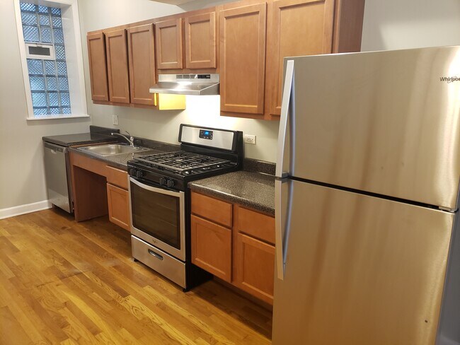 Foto del edificio - 6972 N Greenview Ave