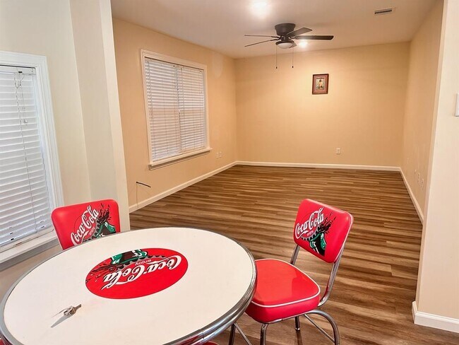 Foto del edificio - 8203 Northcourt Rd