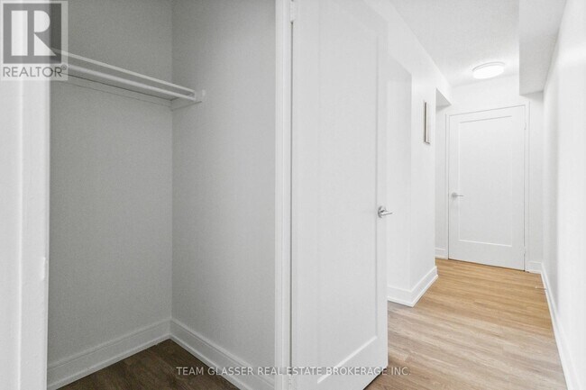 Building Photo - 340 Colborne St