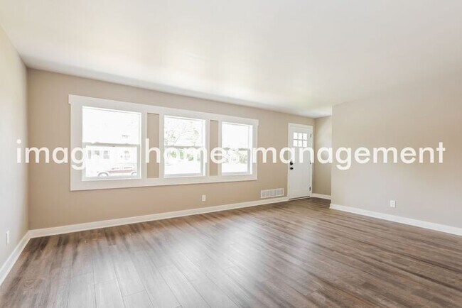 Building Photo - Beautiful Cape Cod in Cuyahoga Falls