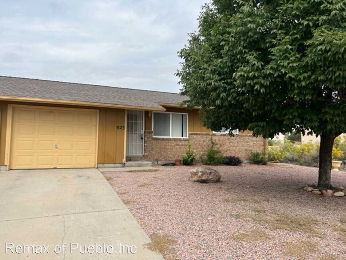 Primary Photo - 2 br, 1 bath House - 923 s. Harmony Dr.