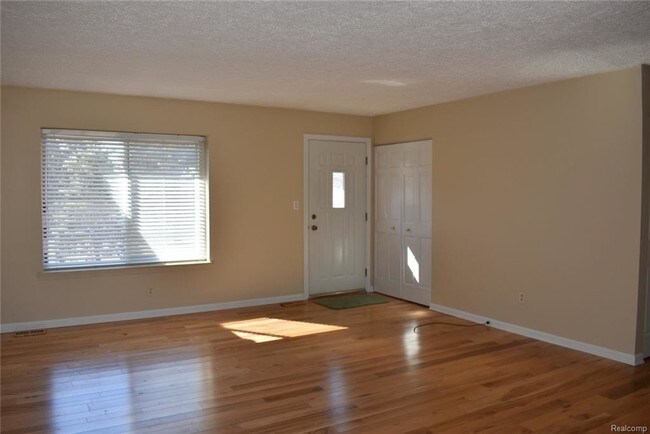 Building Photo - 11395 Cedar Bend Dr