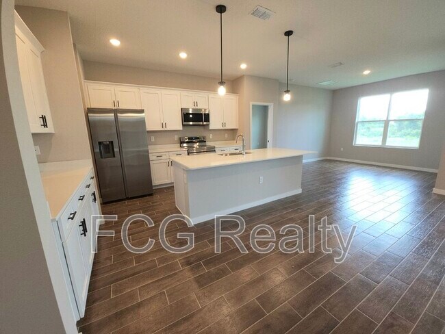 Building Photo - 10131 SW 41st Ave