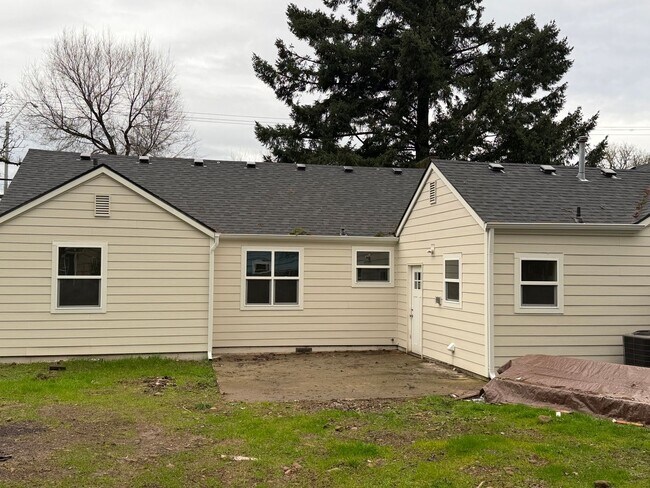 Building Photo - Sweet Home 3234