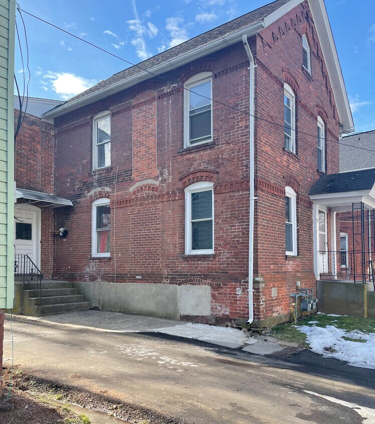 Primary Photo - 24 Garden St