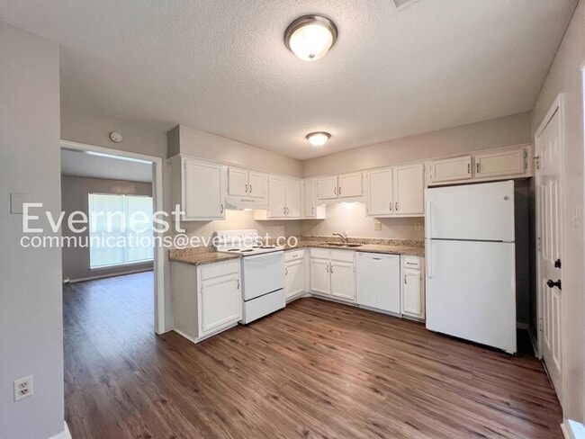 Building Photo - 6420 Sandhurst Rd