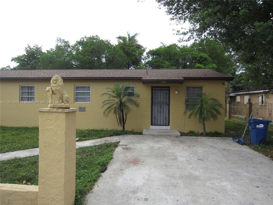 2512 NW 175th Terrace, Miami Gardens, FL 33056 Room for Rent in Miami