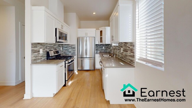 Building Photo - 3 + 2.5 Apartment in Echo Park: Prime Loca...