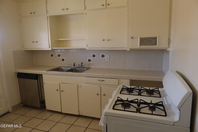 Building Photo - 4104 Leavell Ave