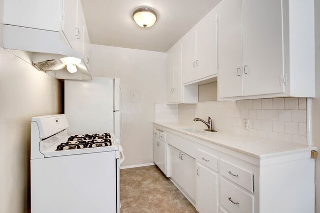 Foto del edificio - 2015-2019 4th Street in Santa Monica - steps to Main St. and the beach!