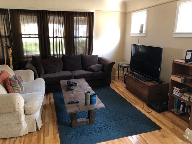 Foto del edificio - 6213 N Willow Glen Ln