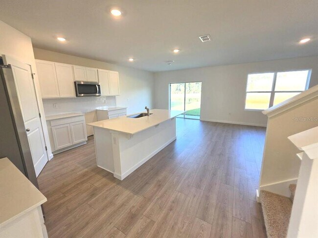 Building Photo - 1025 Champion Ridge Dr