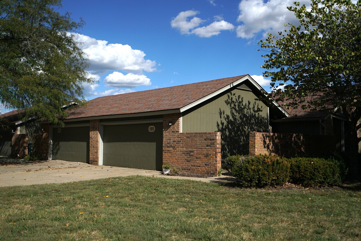 2317 Princeton Pl, Lawrence, KS 66049 Townhome Rentals in Lawrence KS