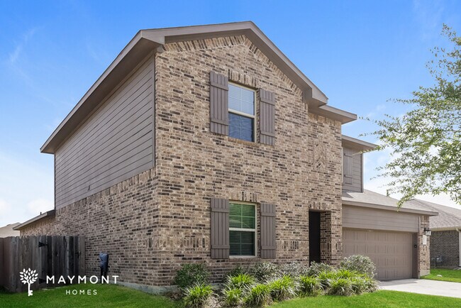 Foto del edificio - Spacious 4-Bedroom Home