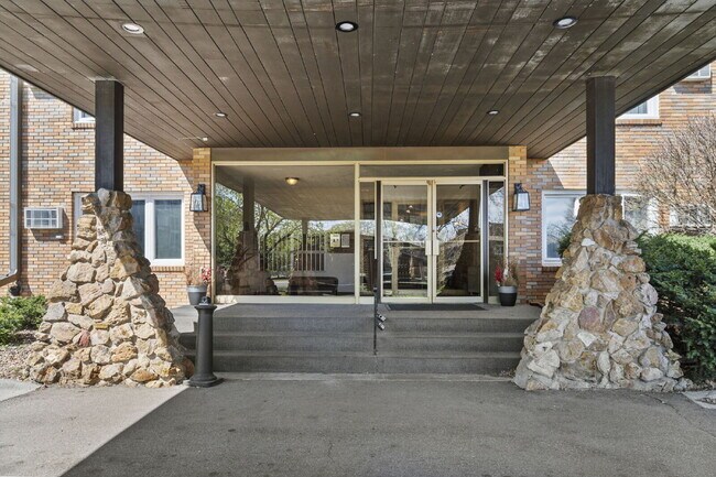 Foto del edificio - 3200 Virginia Ave S