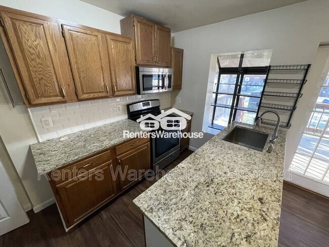 Foto del edificio - 2062 Jasmine Rd