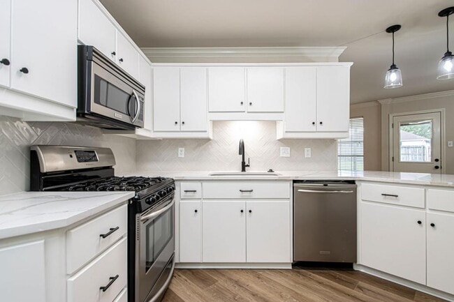 Building Photo - 23 Pamela Ln