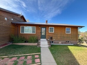 Building Photo - 218 6th St