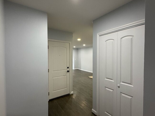 Building Photo - 2806 Mermaid Ave