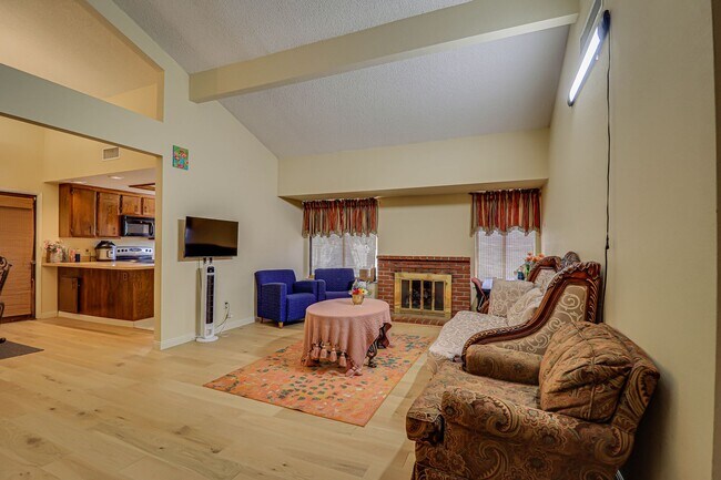 Foto del edificio - Great Laurelglen Home!