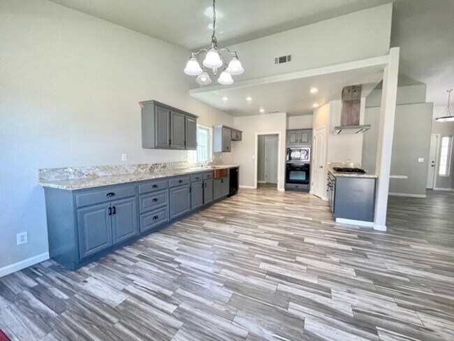 Building Photo - $2,250 Grantland & Barstow, 3 Bedroom Home...