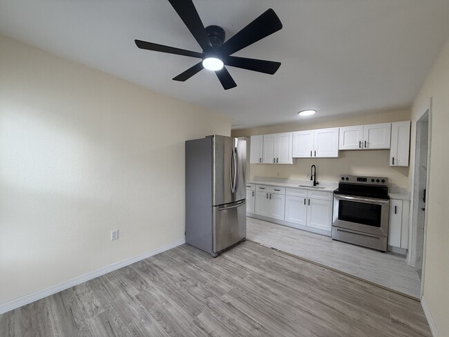 Photo - 5680 28th St N (Saint Petersburg, FL) Apartment