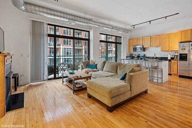 Building Photo - 910 W Madison St