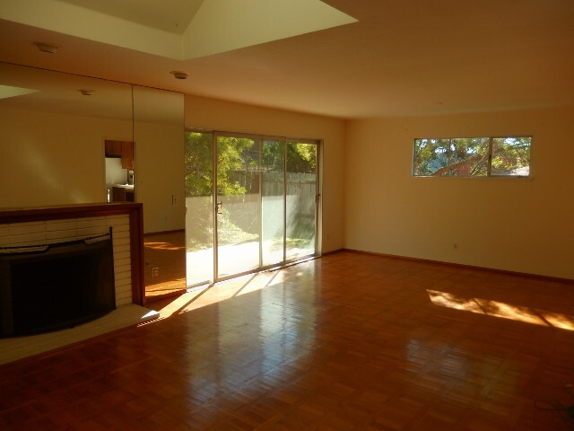 Foto del edificio - Large 4 Bed, 3 Bath Single Family Home in ...